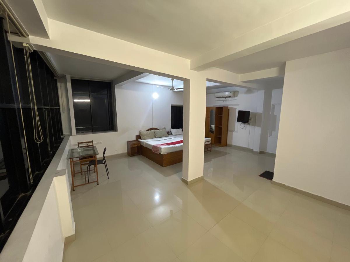 Tower 21 Regency Hotel Kochi Exteriör bild