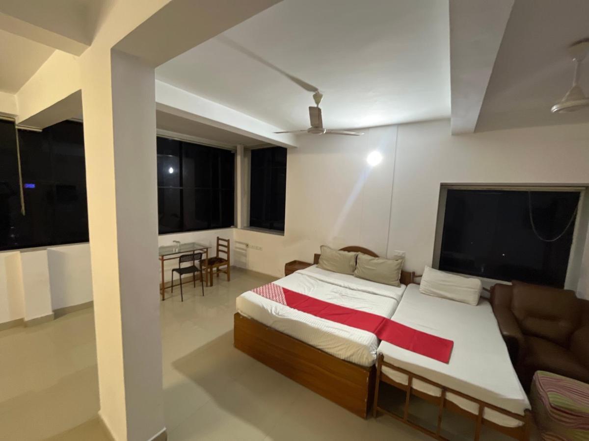 Tower 21 Regency Hotel Kochi Exteriör bild